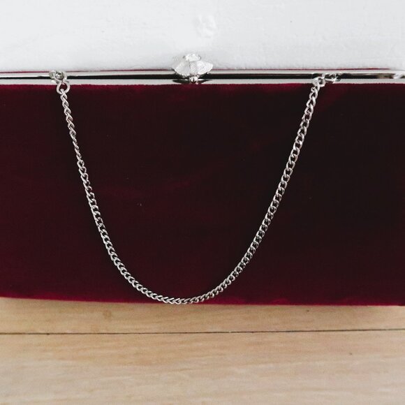 Sexy Red Velvet Clutch Wallet with Silver Tone Hardware and Cute Chain Brandless - Picture 5 of 10